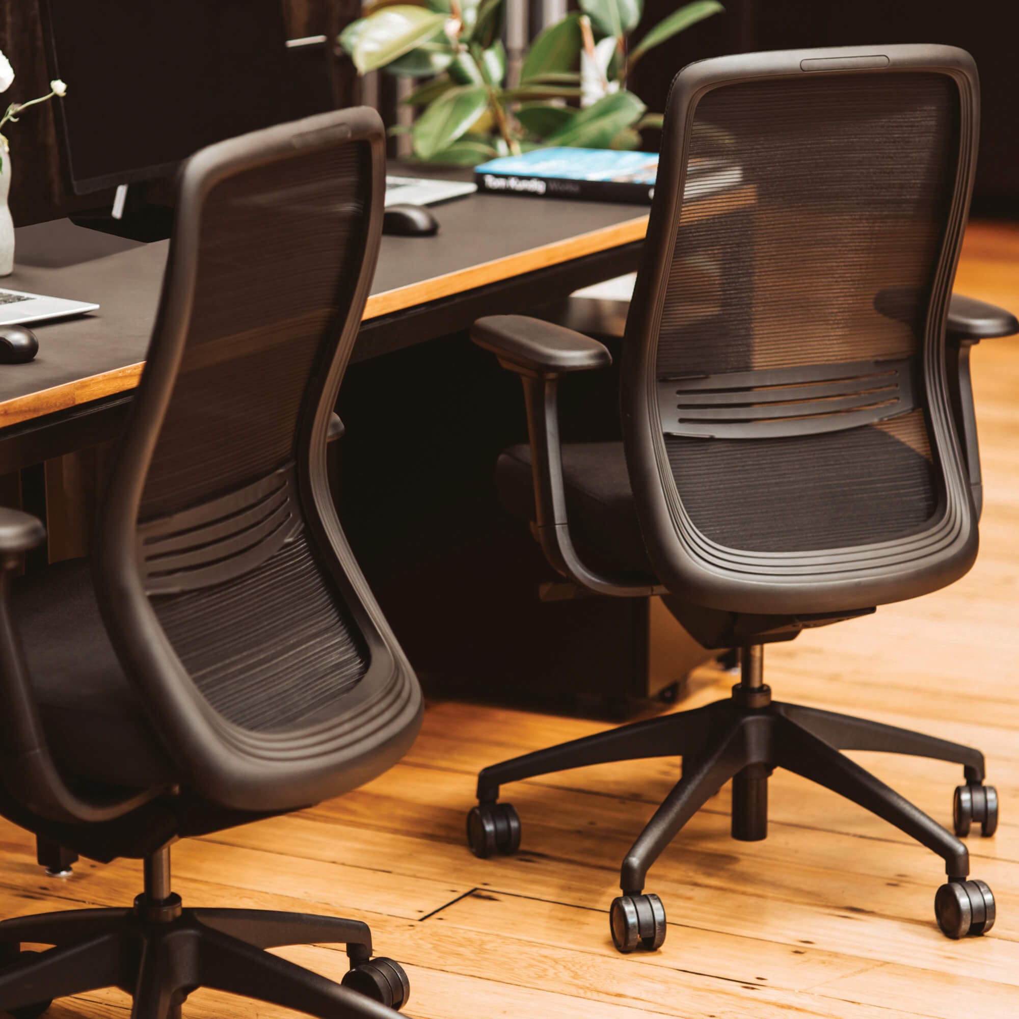 Konfurb Luna Black office chair