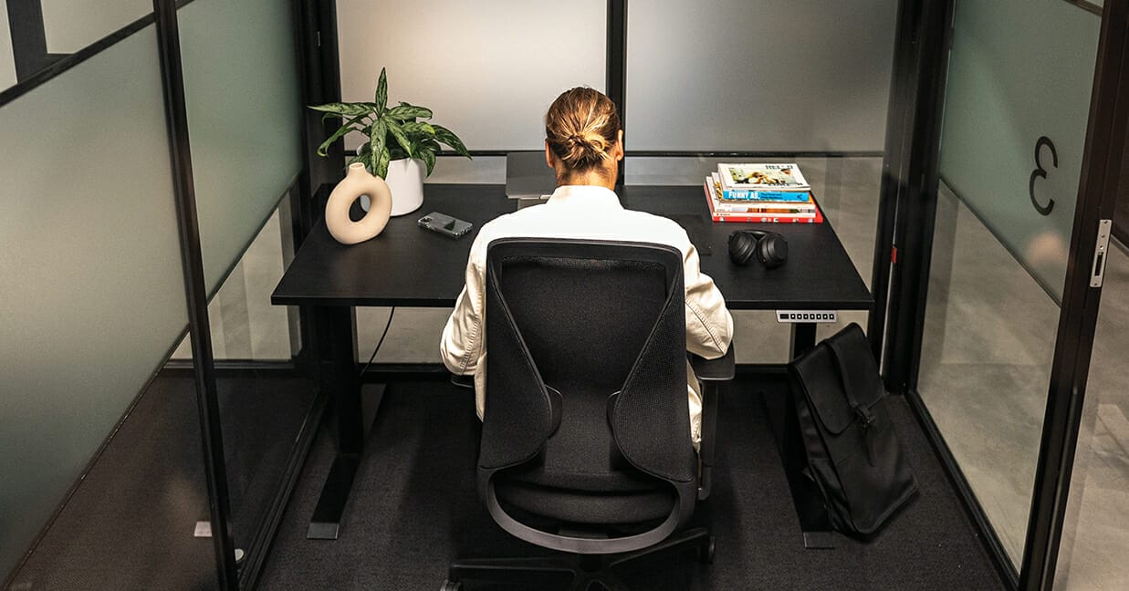 man sitting in konfurb sense ergonomic designer office chair