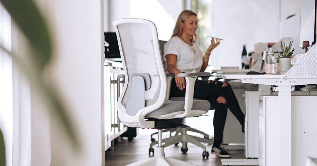 buro elan office chair with woman on phone
