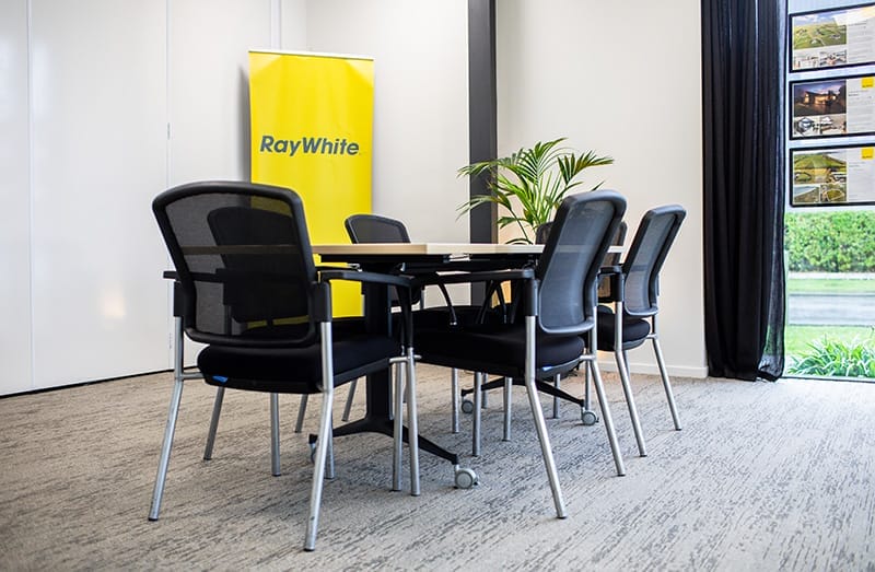 buro lindis stacking chair in meeting room