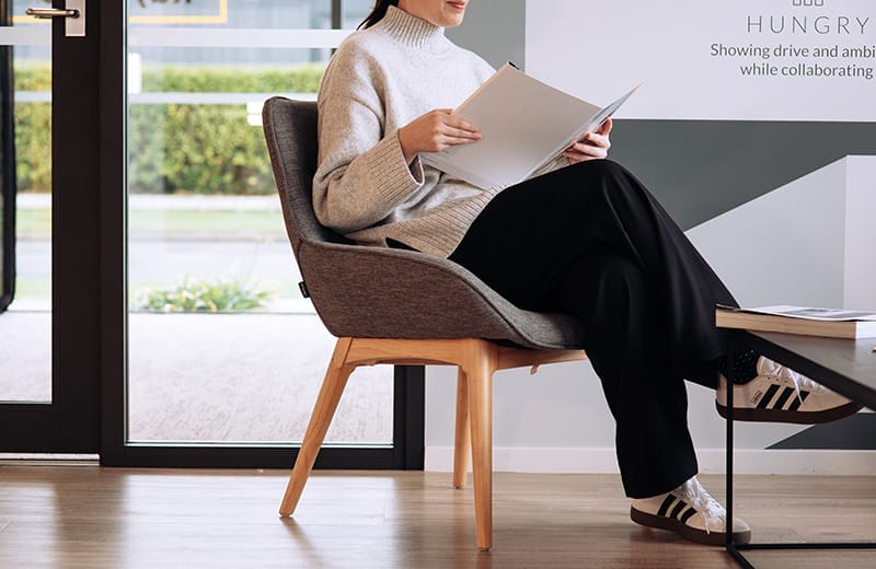 woman sits in konfurb neo chair