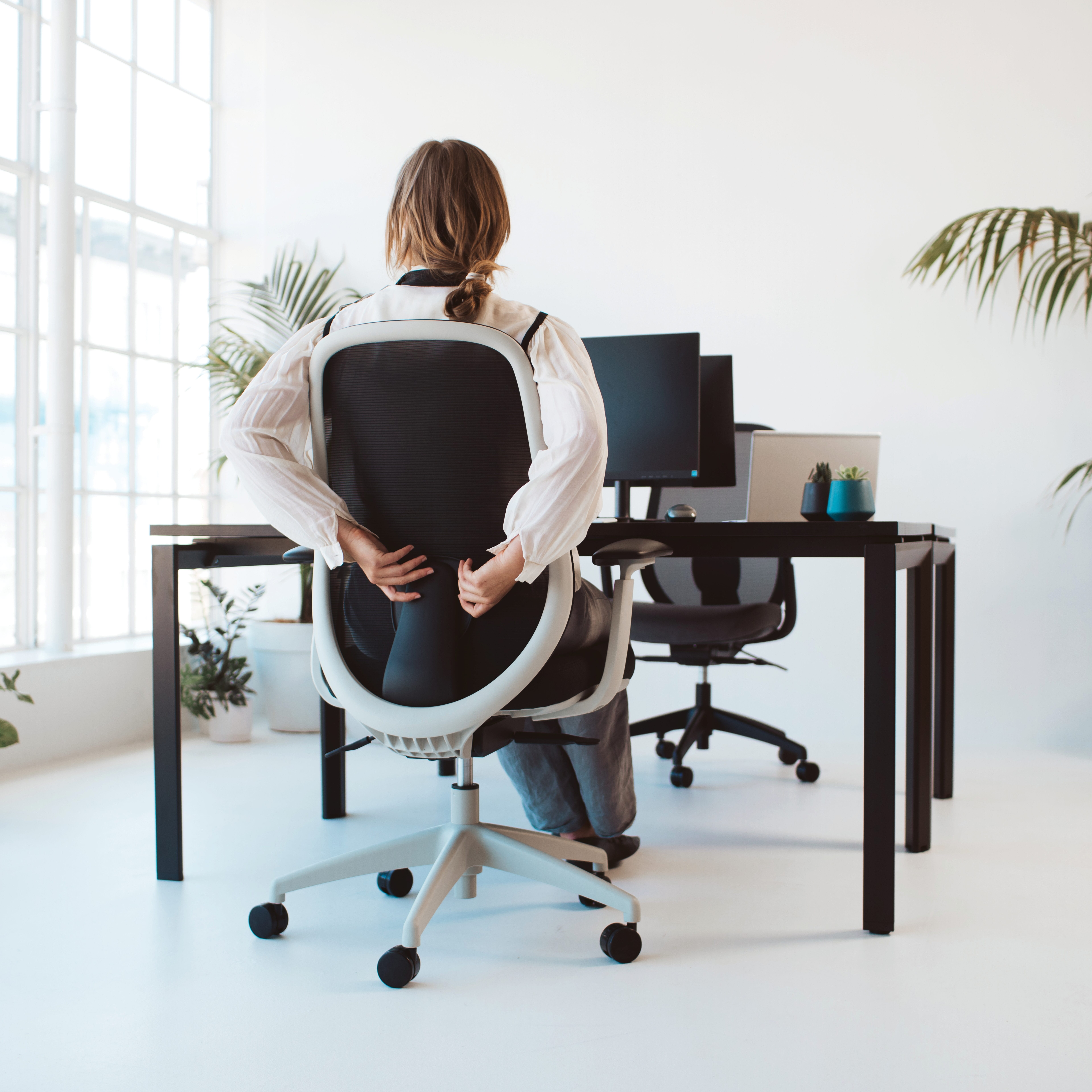 Buro Force_799-2-M3_Arms_Scene_Office_Model_07_MR Buro Force_Lumbar Adjustment