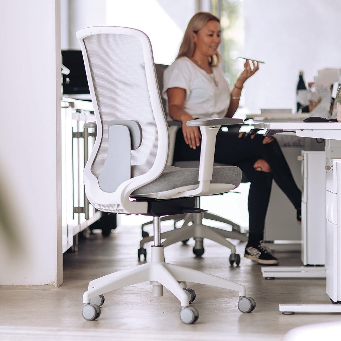 Elan_Model06_MR_square_web Buro Elan Office Chair - Synchro Mechanism